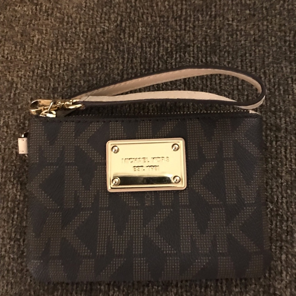 Michael kors wristlet